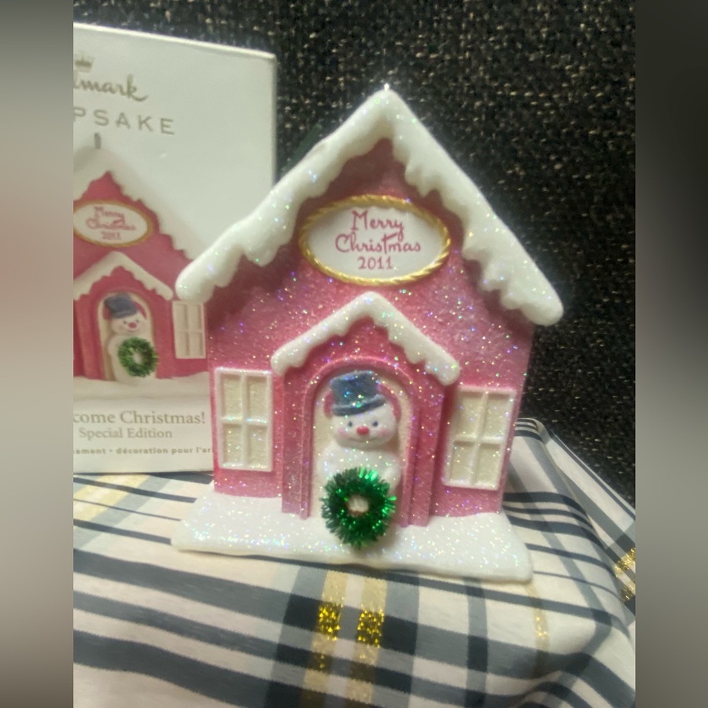 2011 Hallmark Keepsake Welcome Christmas Ornament